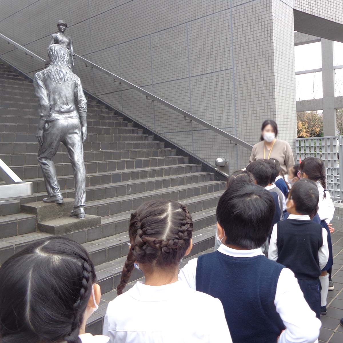 学校と美術館バナー画像