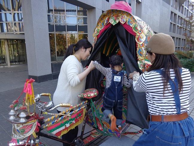 親子でリキシャ初体験です