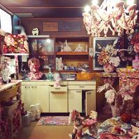 画像：茶畑と機関車の間